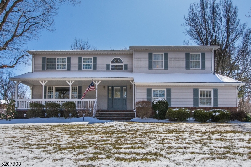 2 LYNN DR