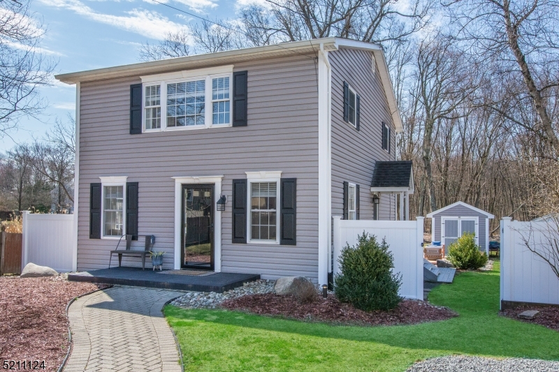 9 CORWIN ST