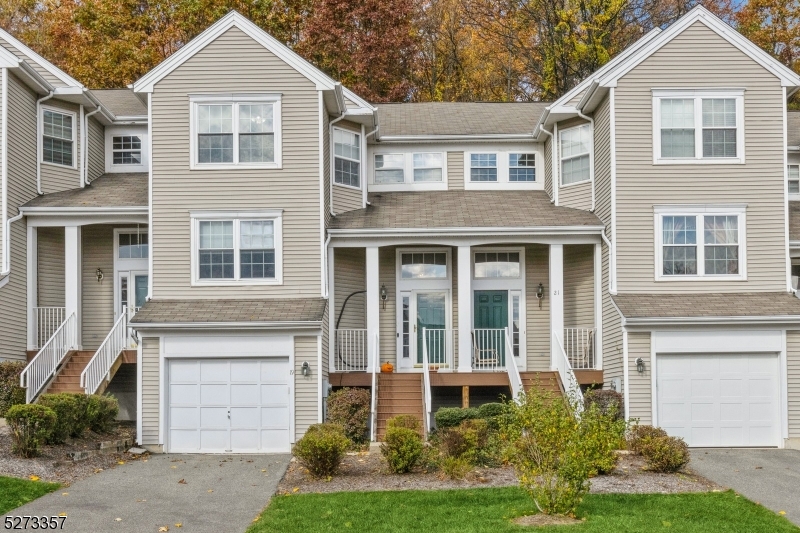 19 Woodmont Dr