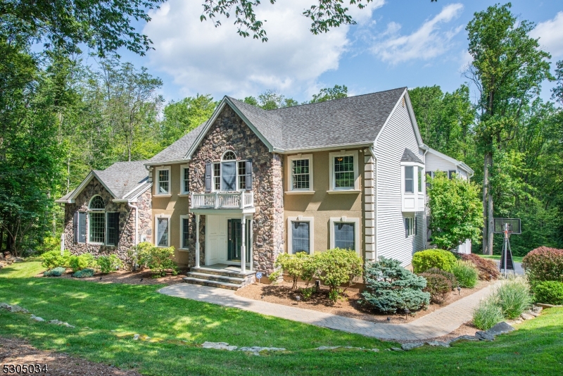 28 WILKESHIRE BLVD