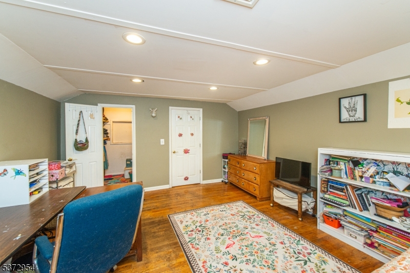 17 GROVE AVE