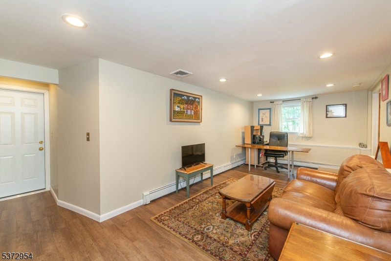 17 GROVE AVE
