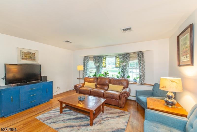 17 GROVE AVE