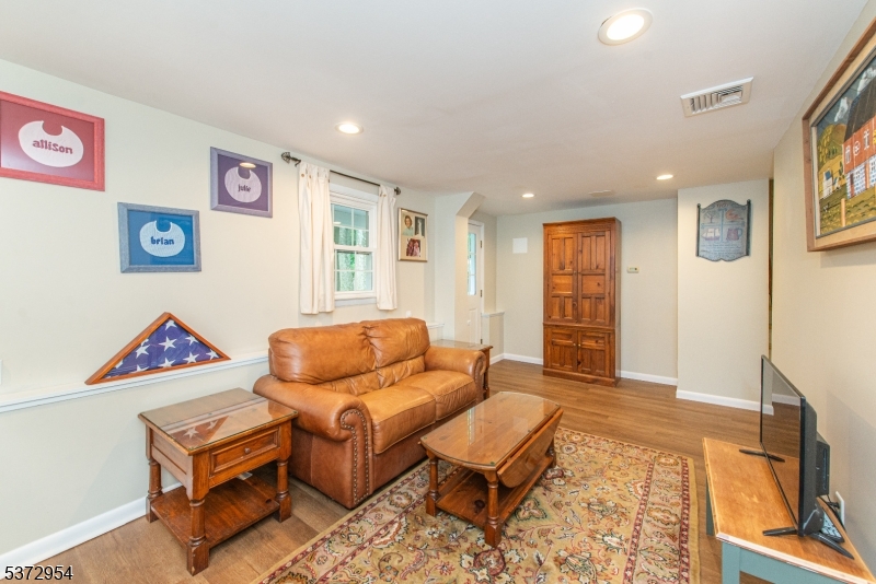 17 GROVE AVE