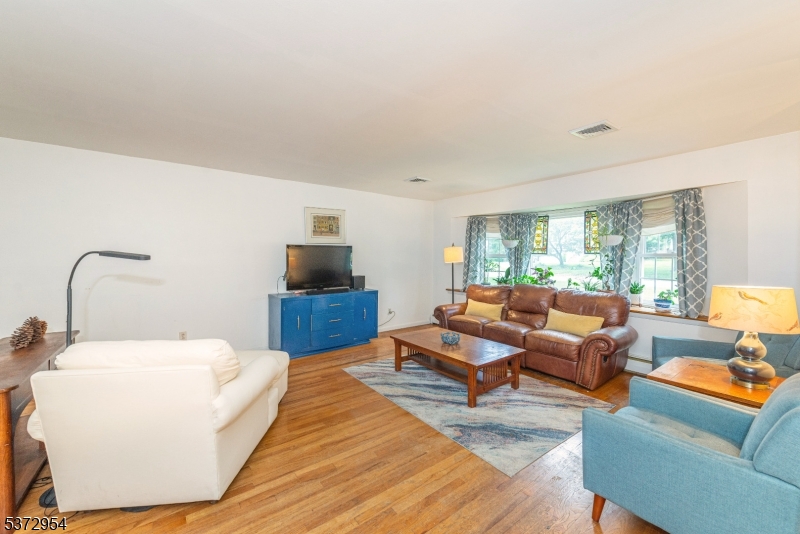 17 GROVE AVE