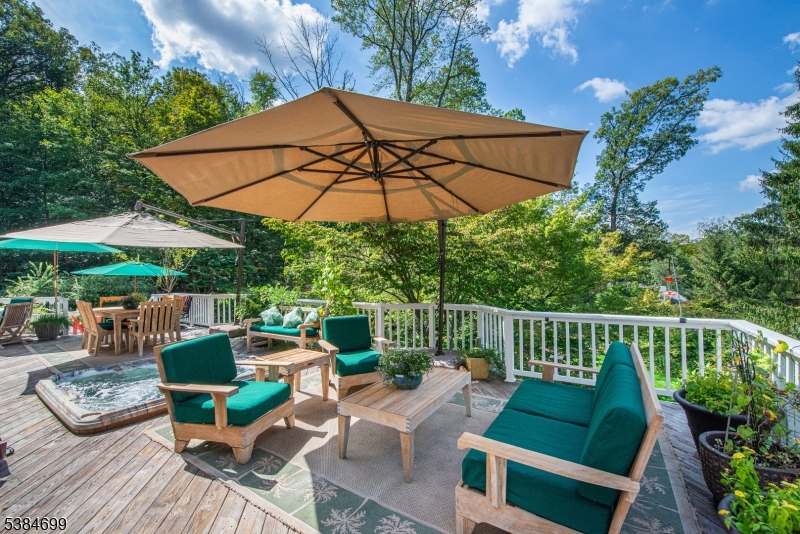 9 ROLLING RIDGE RD