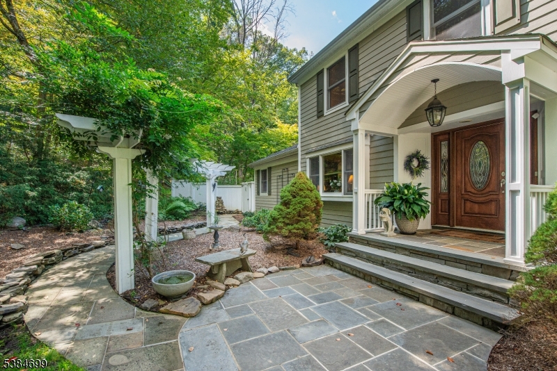 9 ROLLING RIDGE RD