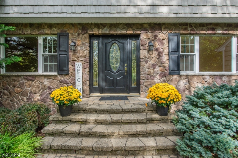 13 HOLLY DR