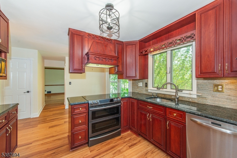 13 HOLLY DR