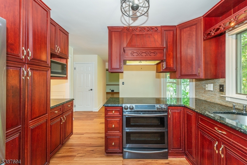 13 HOLLY DR