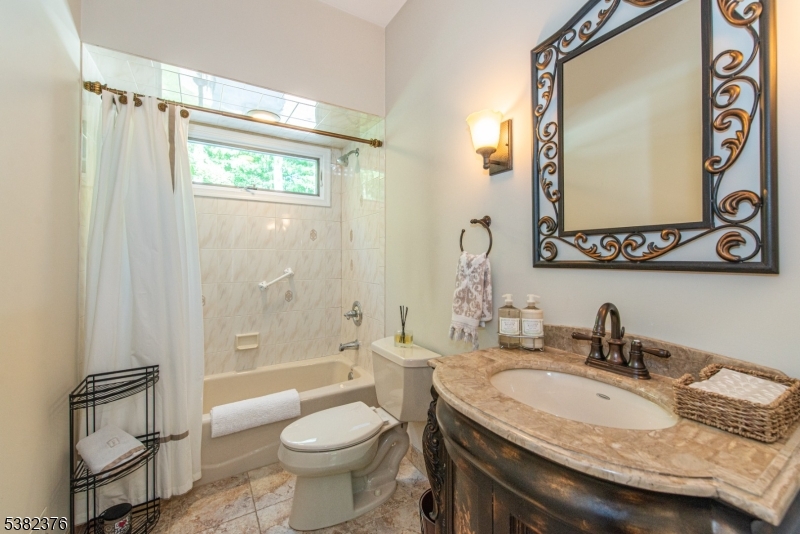 2 Wexford Ct