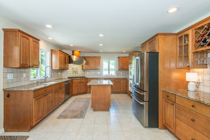 1 TULIP LN