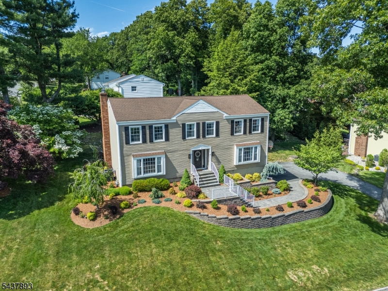 1 TULIP LN