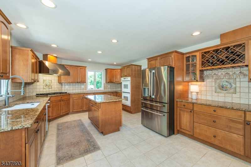 1 TULIP LN