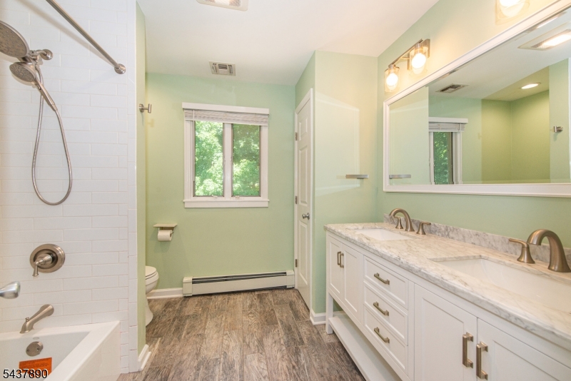 13 GREENHUT AVE