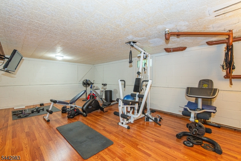 17 Hillcrest Dr