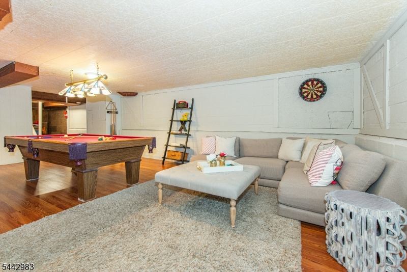 17 Hillcrest Dr