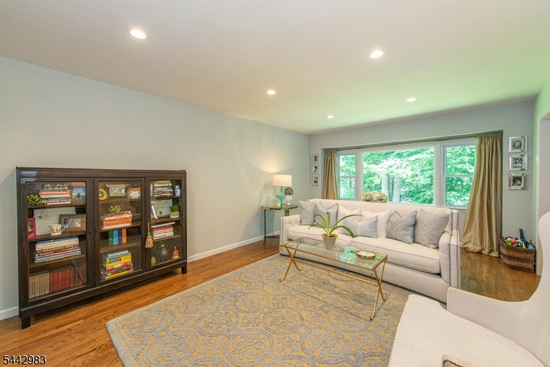 17 Hillcrest Dr