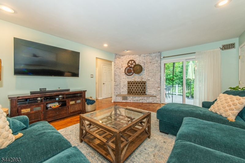 17 Hillcrest Dr