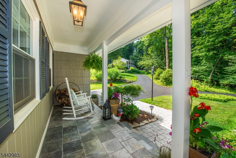 17 Hillcrest Dr
