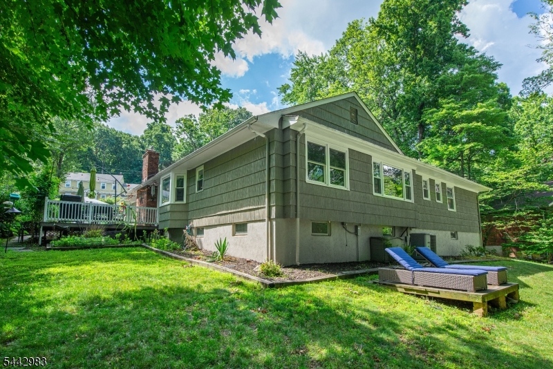 17 Hillcrest Dr