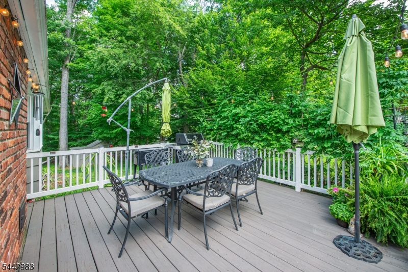 17 Hillcrest Dr