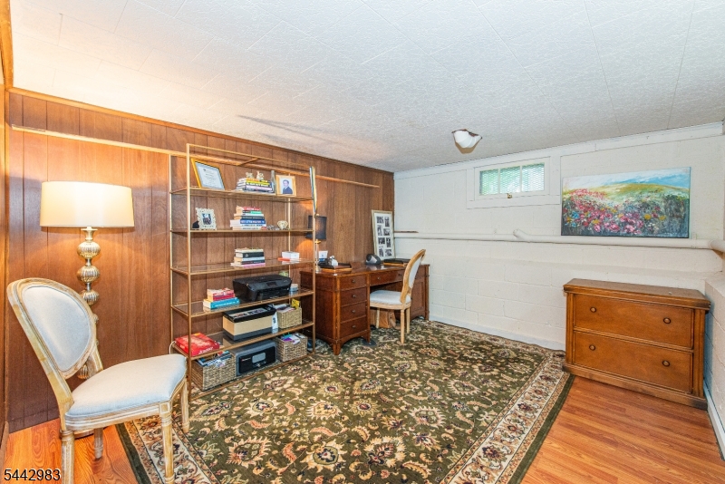 17 Hillcrest Dr