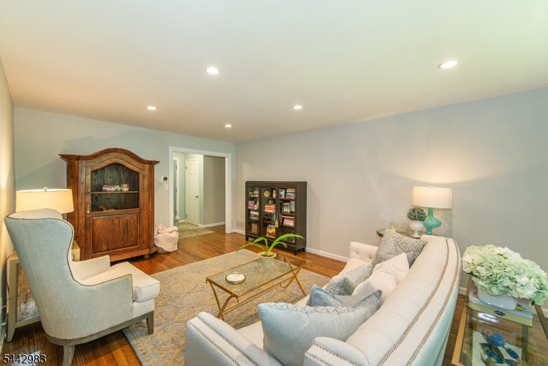 17 Hillcrest Dr