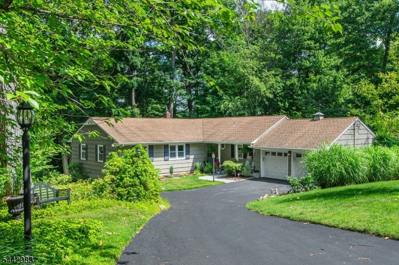 17 Hillcrest Dr