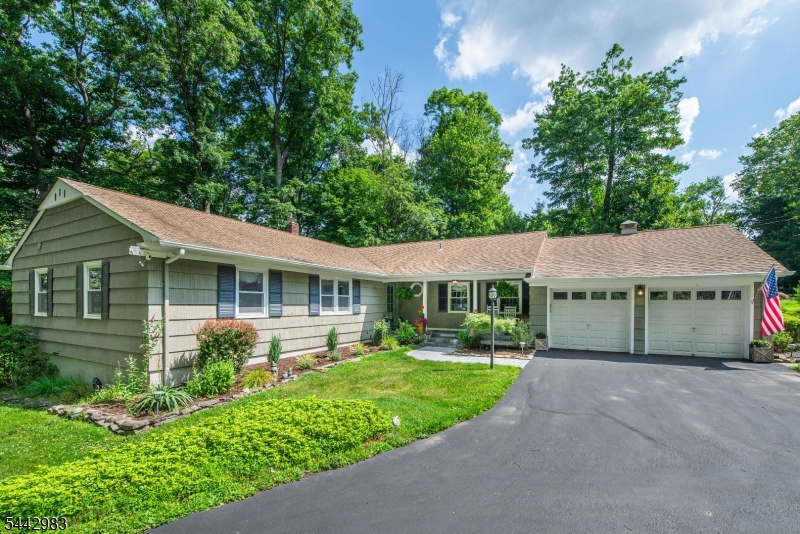 17 Hillcrest Dr