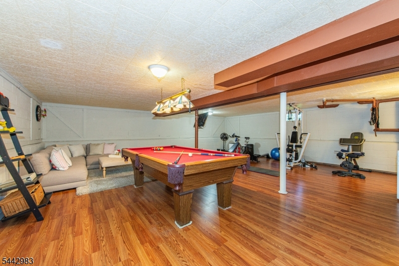 17 Hillcrest Dr