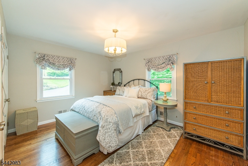 17 Hillcrest Dr