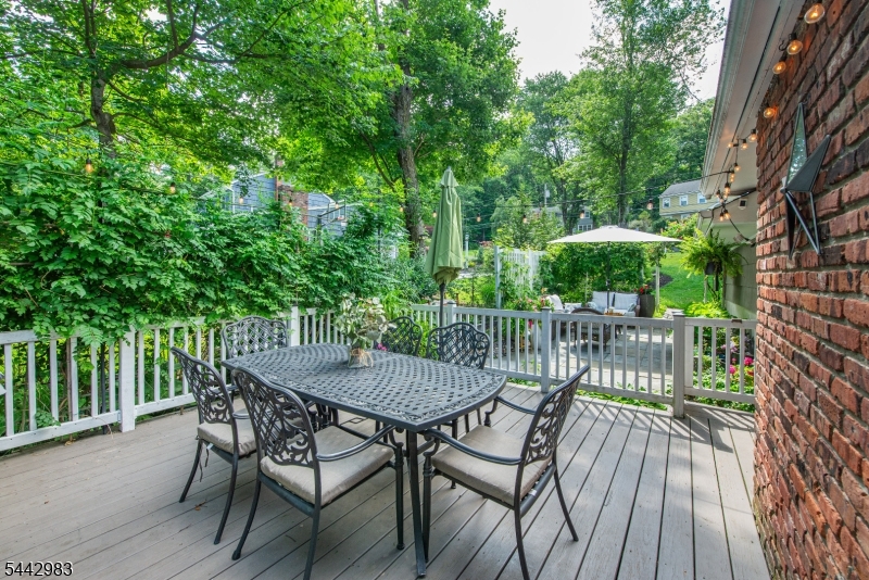 17 Hillcrest Dr