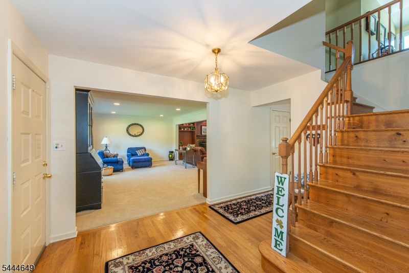 10 INDIAN TRAIL RD