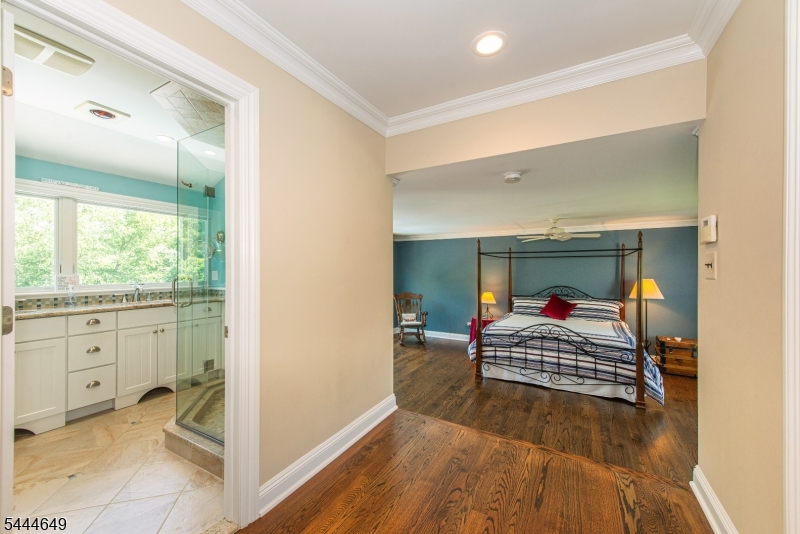 10 INDIAN TRAIL RD