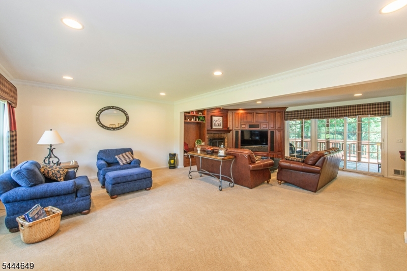 10 INDIAN TRAIL RD