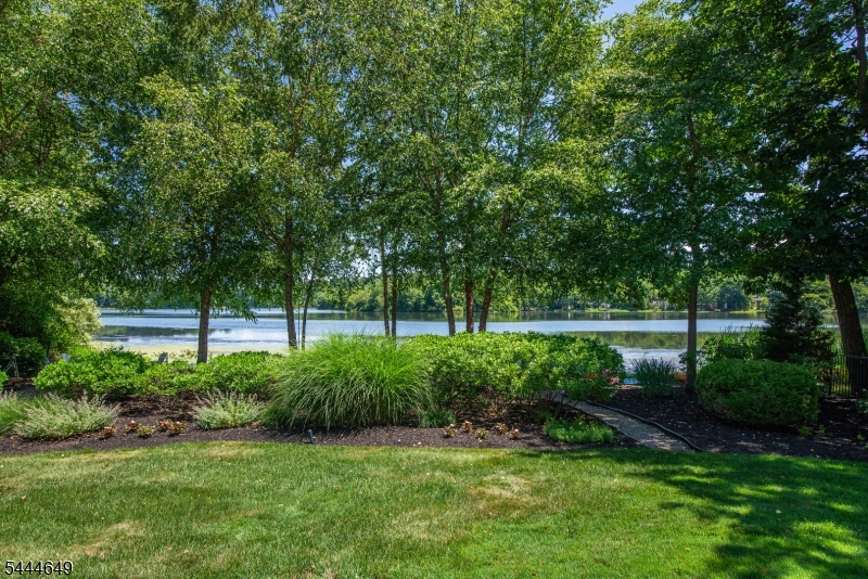 10 INDIAN TRAIL RD