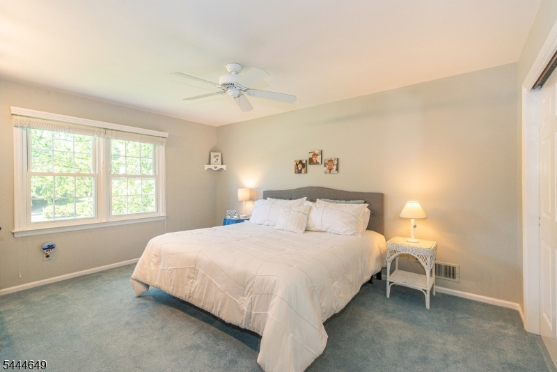 10 INDIAN TRAIL RD