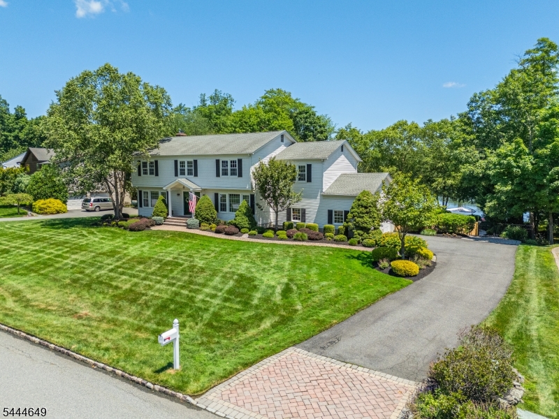 10 INDIAN TRAIL RD