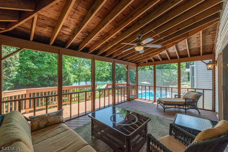 10 INDIAN TRAIL RD