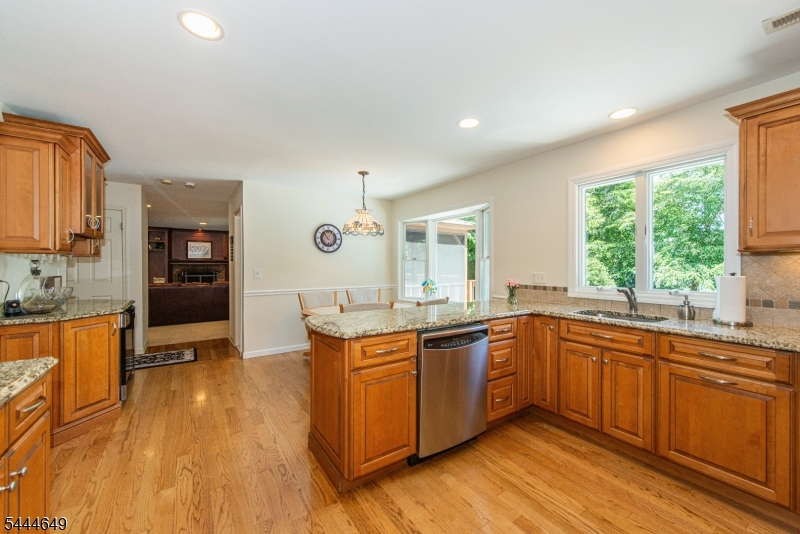 10 INDIAN TRAIL RD