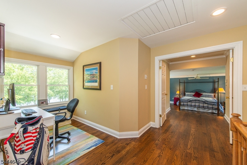 10 INDIAN TRAIL RD