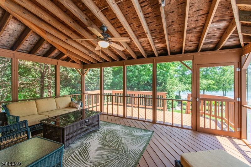10 INDIAN TRAIL RD