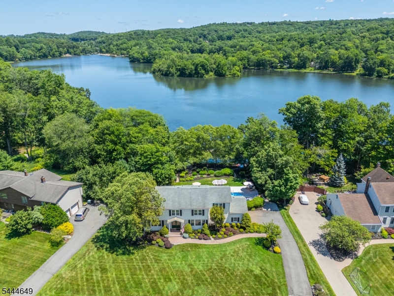 10 INDIAN TRAIL RD