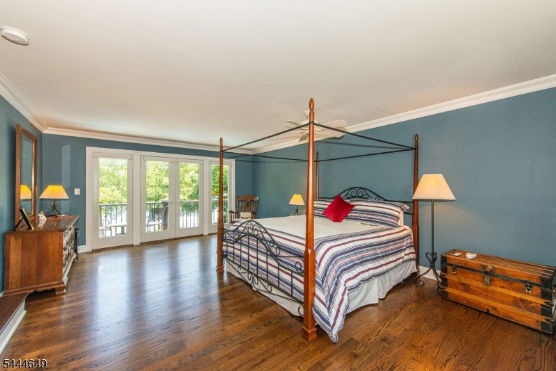 10 INDIAN TRAIL RD