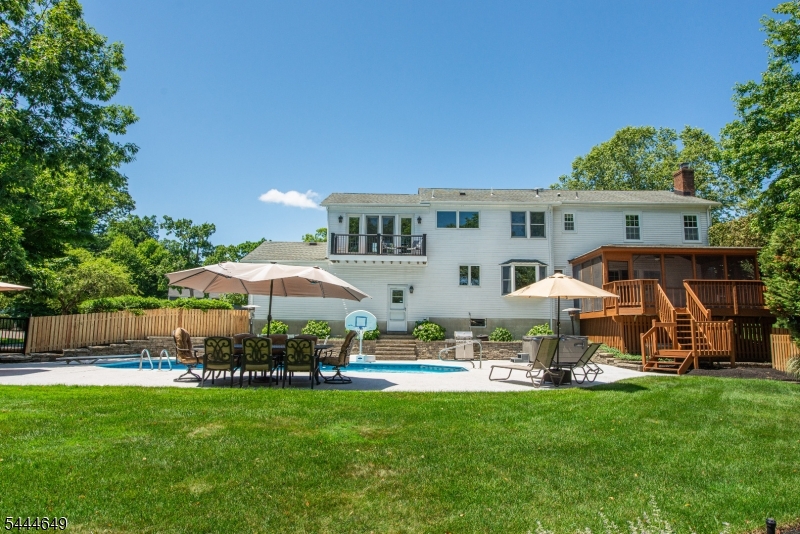 10 INDIAN TRAIL RD