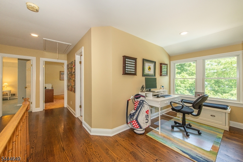 10 INDIAN TRAIL RD