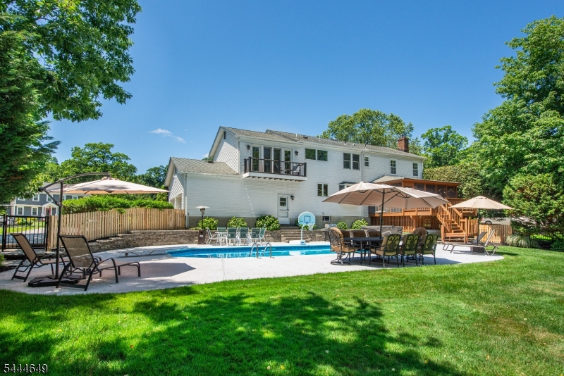 10 INDIAN TRAIL RD