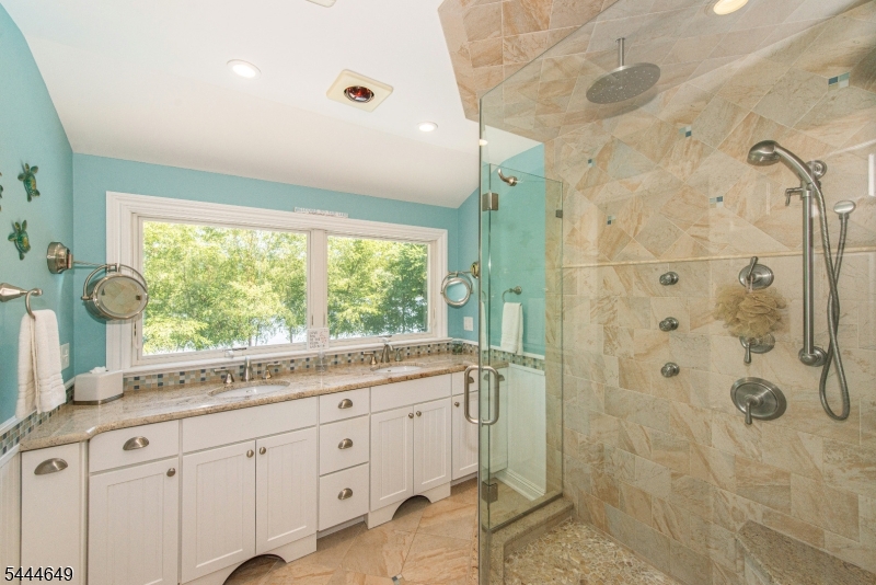 10 INDIAN TRAIL RD