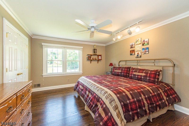 10 INDIAN TRAIL RD